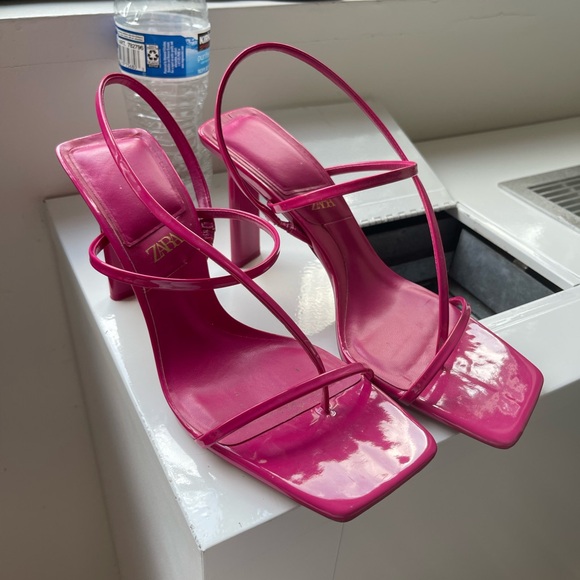 Zara Shoes - Worn once Zara patent strappy sandal